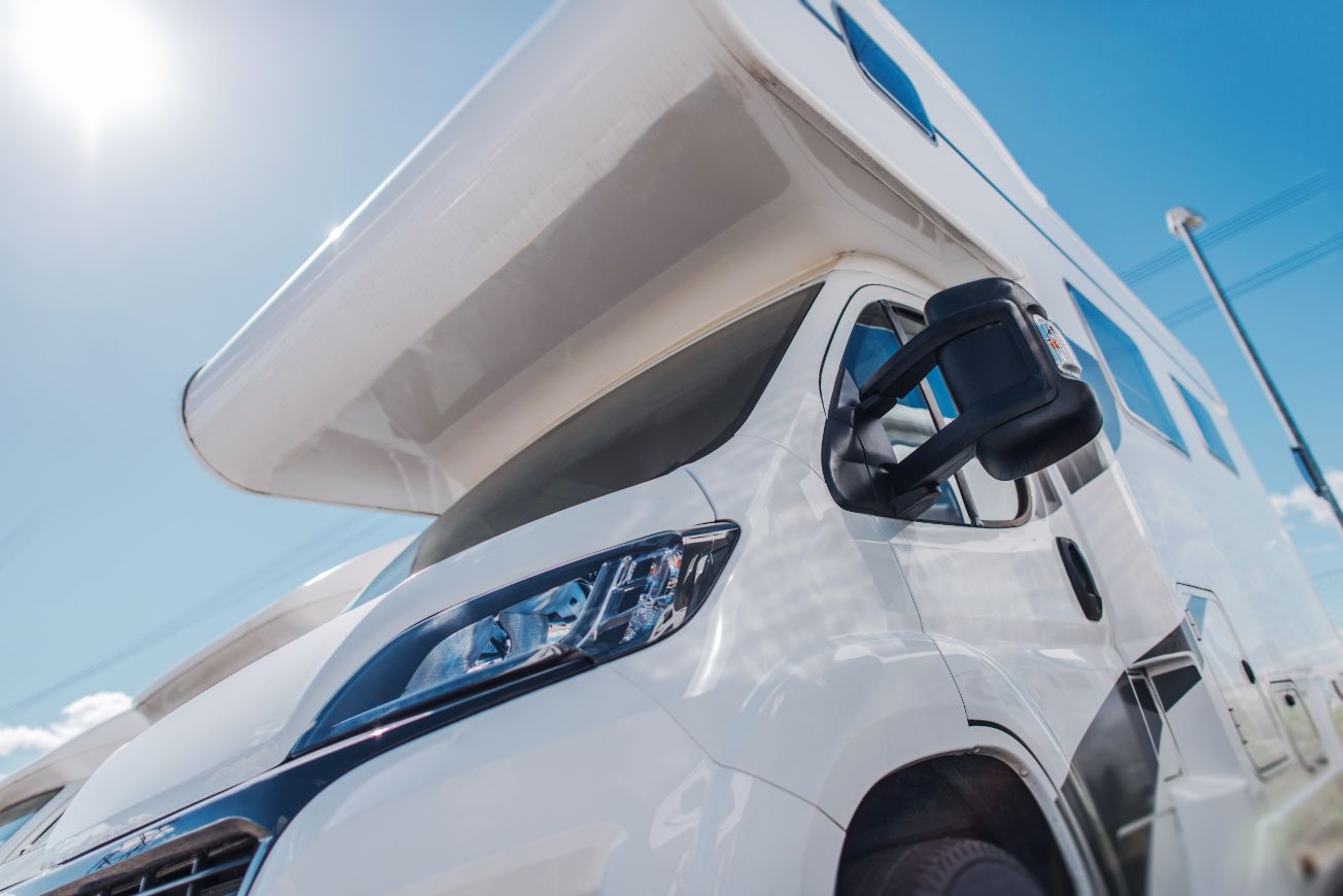 modern-camper-van-in-sun-2021-08-26-23-04-38-utc (1)